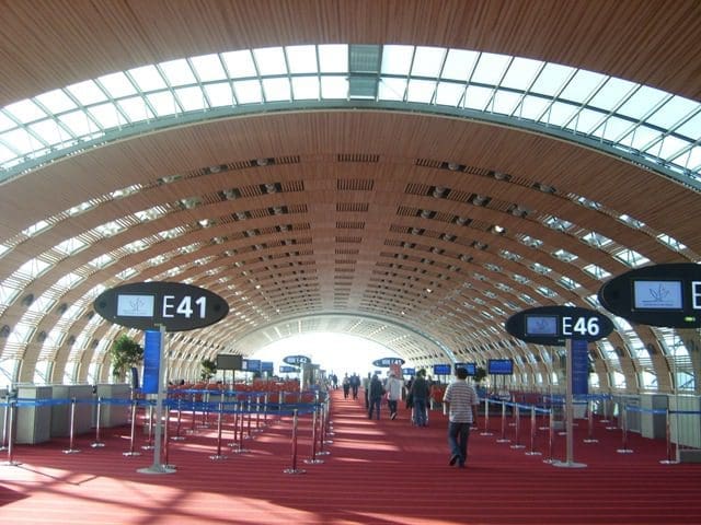 Greve de controladores aéreos na França atrasa e cancela voos