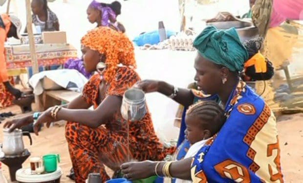 Festival transforma areia do deserto em pista de dança no Senegal