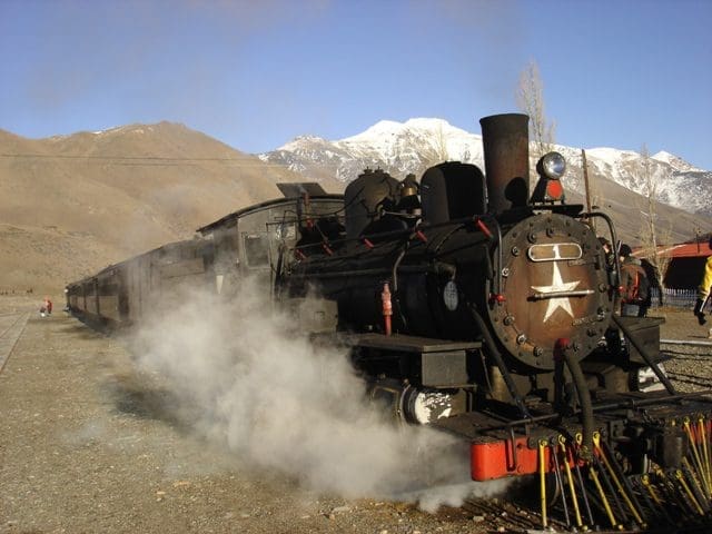 Trem turí­stico argentino “La Trochita” completa 70 anos