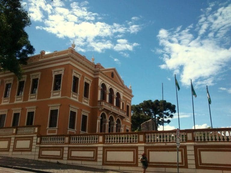 Tours de bike e a pé são atrações do Festival de Inverno do Centro Histórico de Curitiba