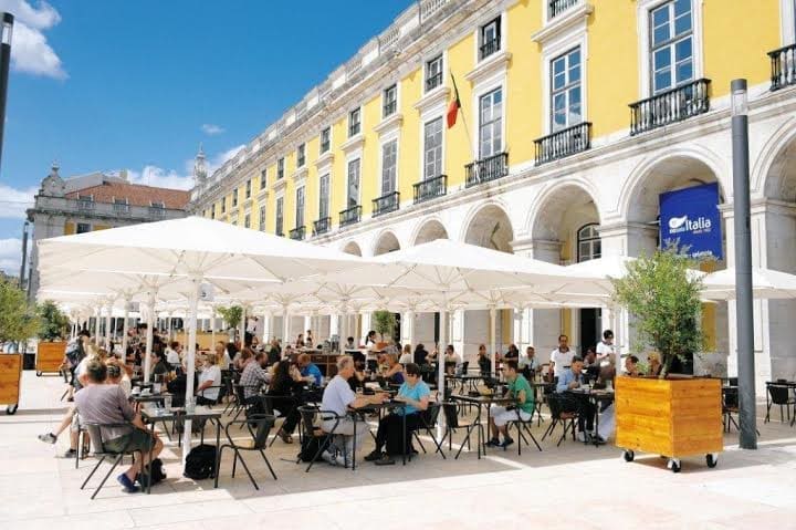 Na Baixa Pombalina, região comercial mais antiga de Lisboa, encontra-se o emblemático Terreiro do Paço (Fotos: VisitLisboa)