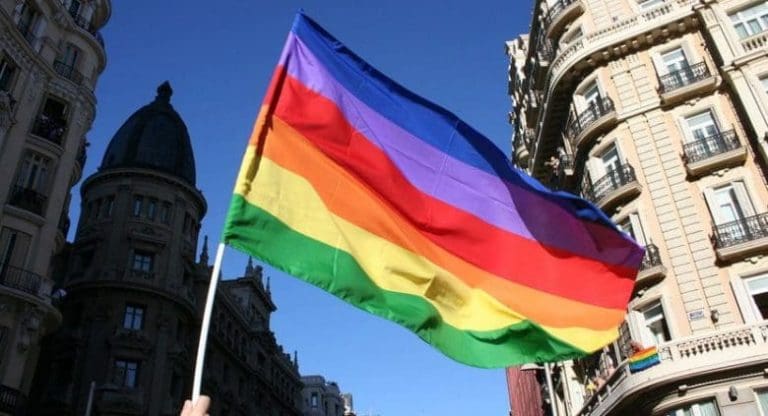 Comissão Europeia de Turismo firma acordo para promover Europa ao mercado LGBT