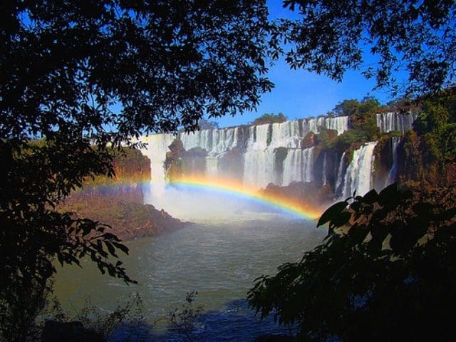 FozÂ doÂ Iguaçu: ver, fotografar, falar e ficar rico