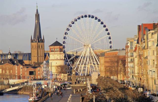 Dí¼sseldorf realiza tour fashion pela cidade e chama a atenção dos turistas