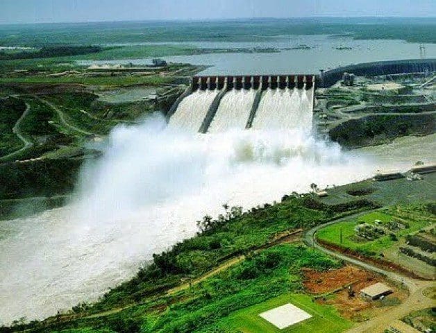 Usina de Itaipu está de volta com espetáculo das águas depois de 6 meses