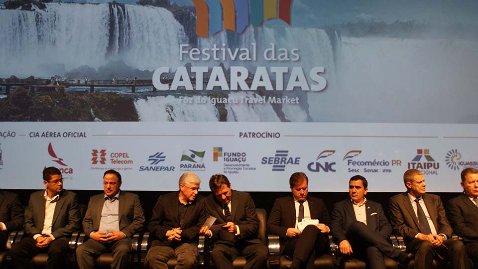 A solenidade de abertura do evento recebeu deputados federais, secretários, diretores entre outras representações do setor turísticos (Foto: Felipe Lima)