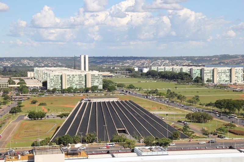 Governo pretende economizar R$ 209 milhões por ano com o corte de 21 mil cargos comissionados