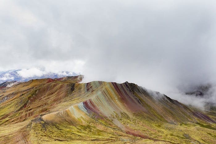 Foto destaque: montanhas multicores do Peru