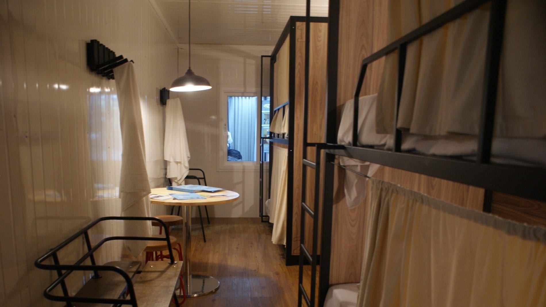 Hostels renovam hospedagem com conexão e portas