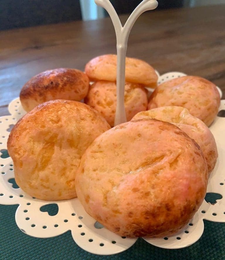 Receita de pão de queijo saudável e saboroso para comer sem culpa