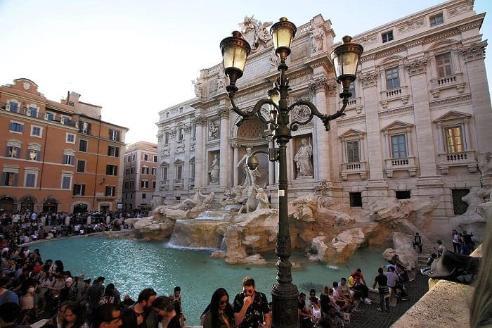 Roma pensa em construir barreira ao redor da Fontana di Trevi – Foto da Edição