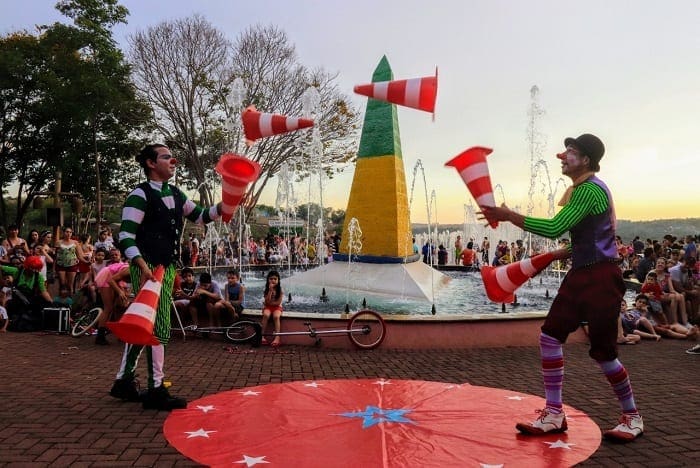 Carnaval no Marco das 3 Fronteiras, em Foz do Iguaçu, tem programação especial para toda a famí­lia