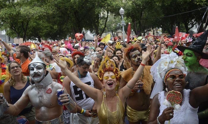 Carnaval deve movimentar R$ 8 bi na economia aponta CNC