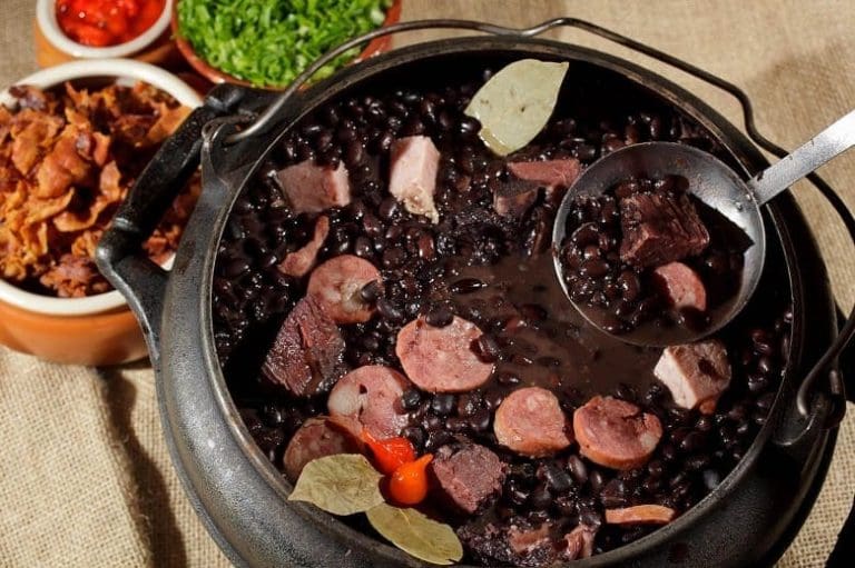 Sheraton agita Porto Alegre com feijoada carnavalesca 2020