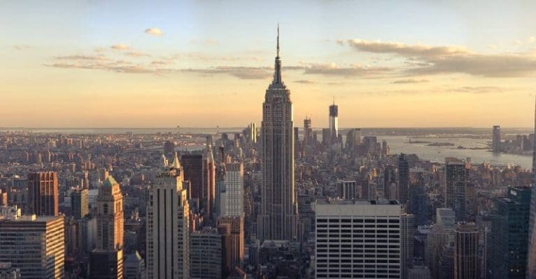 Nova York mira edifí­cios de luxo para amenizar problema dos sem-teto