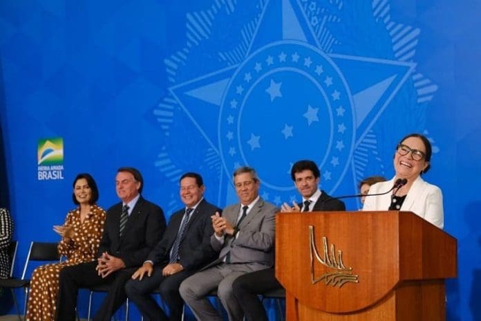 Regina Duarte posse 2020