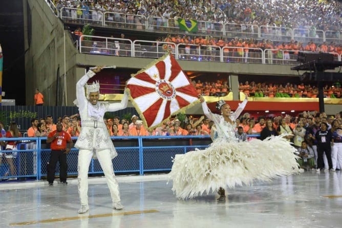 Rio de Janeiro decide se terá Carnaval 2021