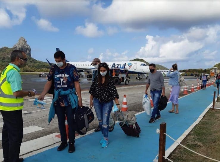 Turistas são presos em Noronha por falsificarem exames da Covid-19