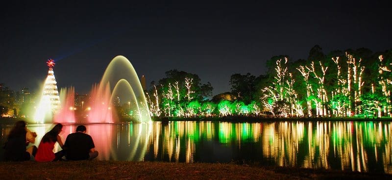 Árvore de Natal perfumada é inaugurada em São Paulo