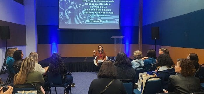 Adriana Pontin apresentou a palestra "Mulheraço no Turismo".