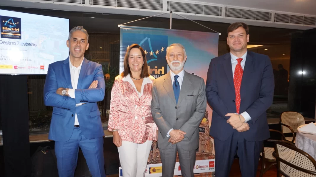 Óscar Almendros Bonis Óscar Almendros Bonis (Diretor do Escritório de Turismo da Espanha em São Paulo fez uma apresentação do destino), Maria Romero-Mazariegos (Adida Econômica e Comercial da Embaixada da Espanha no Brasil), Miguel Gómez de Aranda y Villén (Cônsul Geral da Espanha em São Paulo), e Miguel Bufalá, (coordenador do departamento internacional da Câmara Oficial de Comércio, Indústria e Serviços de Madrid) (Foto MEA)