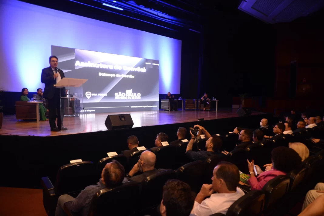 SETUR-SP investe R$ 241, 5 milhões em novos convênios. O evento na capital paulista com o secretário Vinicius Lummertz reuniu prefeitos de todo o estado para assinatura de novos convênios