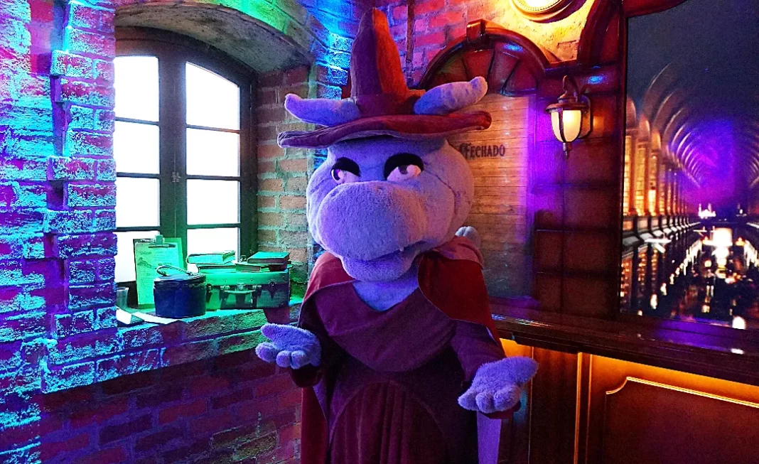 Hector, o mago dragão, mascote da Hector Hamburgueria (Foto MEA)
