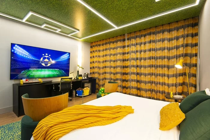 ALL, da Accor, lança quarto temático durante torneio de futebol.