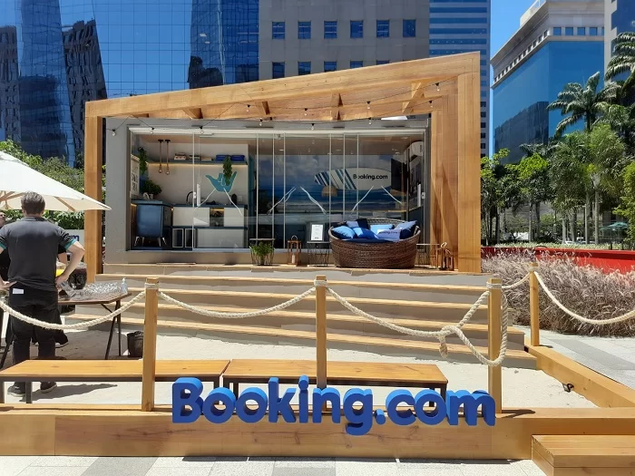 Booking.com apresenta seu bangalô de praia e os resultados da pesquisa de praia e os brasileiros