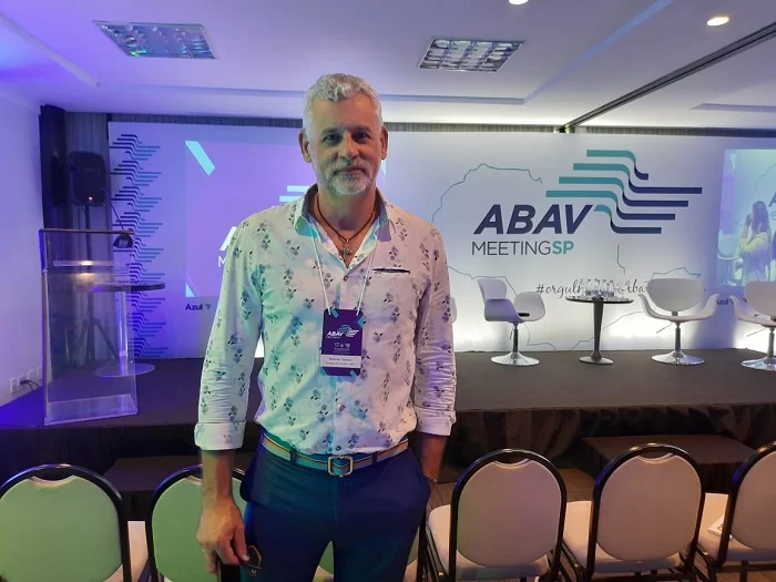 Ricardo Gomes, presidente da Câmara de Turismo LGBTpalestrou no AbavMeeting SP e foi entrevistado pelo DT. Ele falou sobre os desafios do Turismo LGBT.