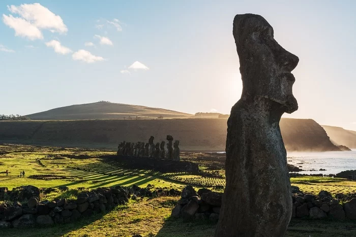 chile_retira_pcr_para_entrada_em_rapa_nui Esculturas da Ilha de Rapa Nui. O Chile retira PCR como requisito de entrada em Rapa Nui