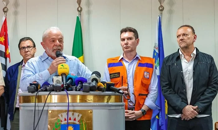 O presidente Lula decretou intervenção federal na segurança pública do DF após atos golpistas em Brasília; governadores se pronunciaram sobre atos golpistas no DF