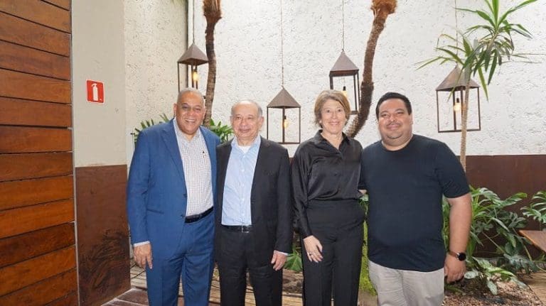 Antônio Americo (diretor comercial da Azul Linhas Aéreas), Hugo Clarinda (diretor adjunto do CTB), Croes Peggy (diretora de mercado do Aeroporto de Curaçao) e Vitor Cordeiro (gerente geral de planejamento de malha da Azul). (Foto MEA)