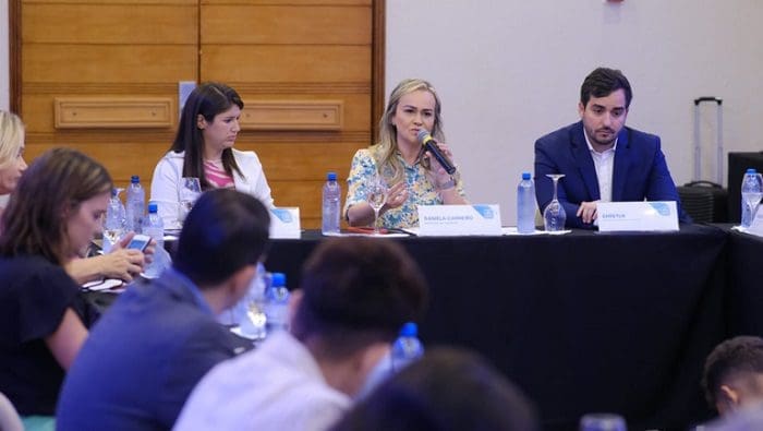 MTur faz visita técnica em Recife: Daniela Carneiro, ministra do Turismo, em reunião com autoridades do turismo local.