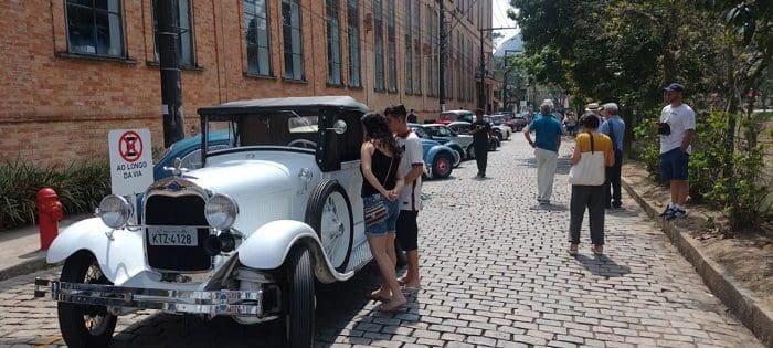 2º Circuito Imperial de Automobilismo: Carros antigos e emoção nas ruas do  Centro Histórico de Petrópolis