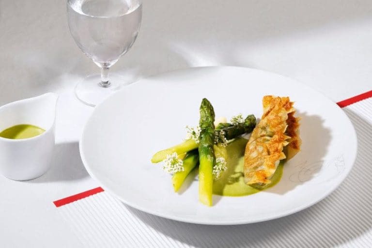 Air France apresenta menus de primavera: Aspargos com creme de parmesão