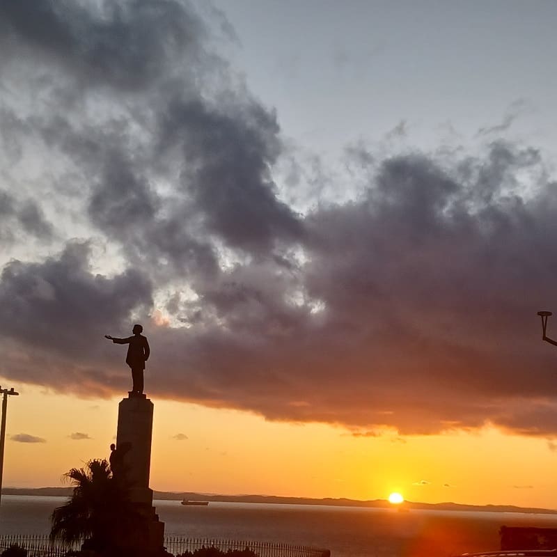 A Praça Castro Alves, e a estátua do poeta (Crédito: Paulo Atzingen - DT)