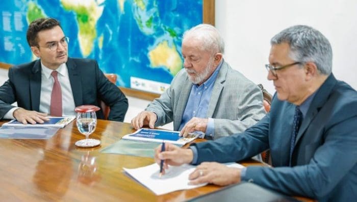 Celso Sabino tomará posse na semana que vem e se reuniu com o presidente Lula para apresentar projetos de desenvolvimento do turismo no Brasil