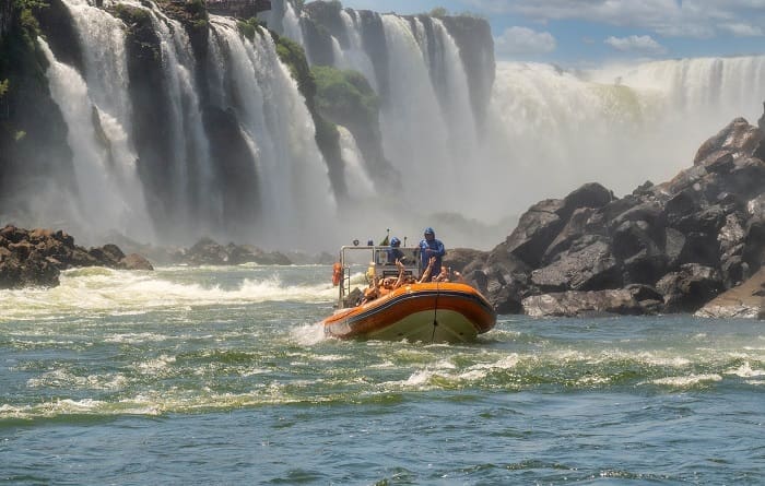 Turismo internacional na fronteira cresce e Foz do Iguaçu recebeu quase 300 mil estrangeiros de e de janeiro a junho deste ano