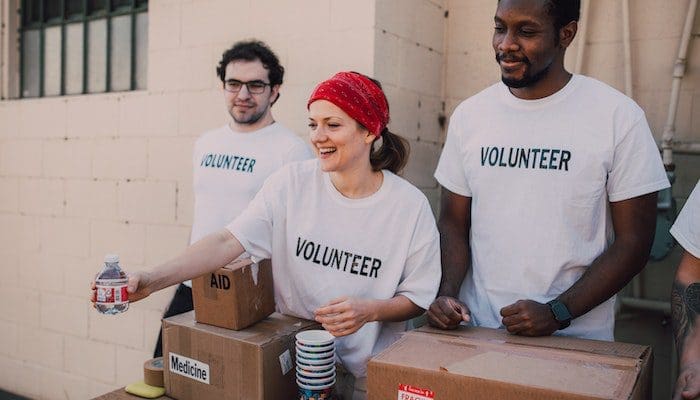 Artigo Mais voluntariado, menos indiferença