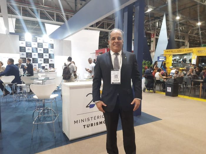Fotos da Equipotel 2023: Carlos Henrique Menezes Sobral, no MTur Itinerante, montado no estande da ABIH Naciona