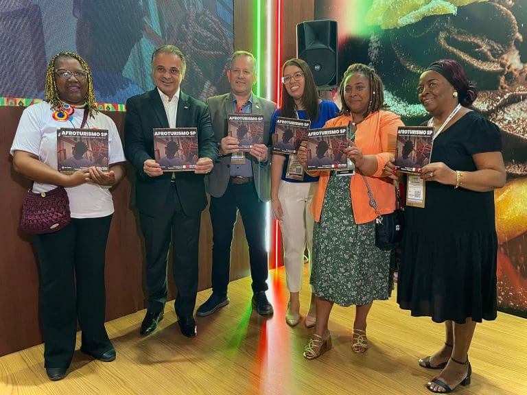 Solange Barbosa (Afro Turismo), Roberto Lucena (Secretário de Turismo do Estado de São Paulo), Fernando Barbosa (ITESP), Ana Cristina (Coordenadora de Turismo) e Selina (Fundação Ipês) (Crédito: Victor Meireles)