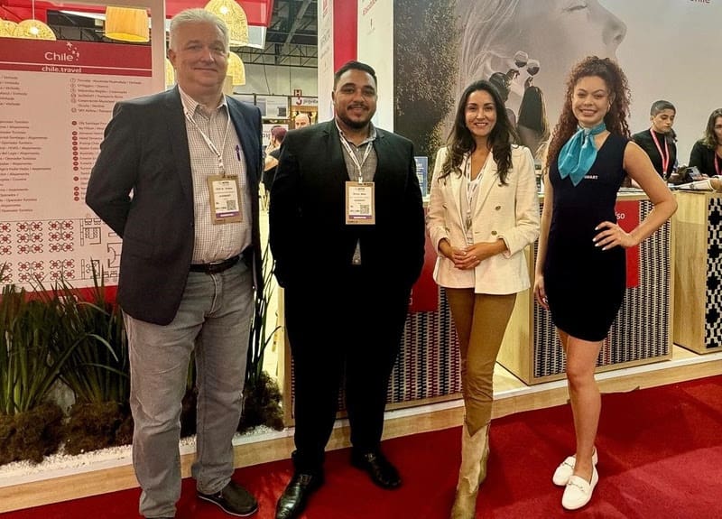 Equipe da JetSMART durante a WTM 2024 de São Paulo (Foto: Divulgação)