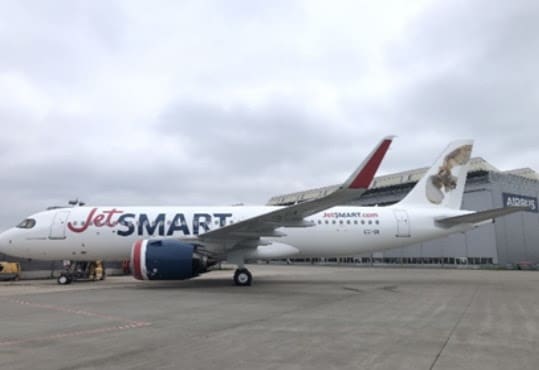 Um dos novos Airbus A320 da JetSMART pronto para operar voos na América do Sul (Foto: Divulgação)