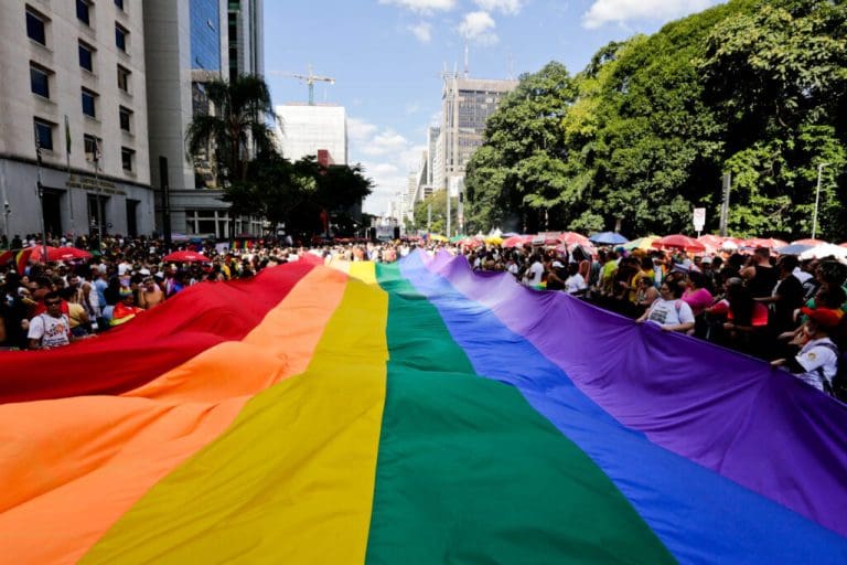 Parada do Orgulho LGBT+ de São Paulo  São Paulo (SP)  11.06.2023  Vista da 27ª edição da Parada do Orgulho LGBT+ de São Paulo, com o tema: Políticas Sociais para LGBT+ - Queremos por inteiro e não pela metade. Organização da Associação da Parada do Orgulho LGBT de São Paulo (APOLGBT-SP). Desfile de trios elétricos pela Avenida Paulista. Foto: Jose Cordeiro/SPTuris