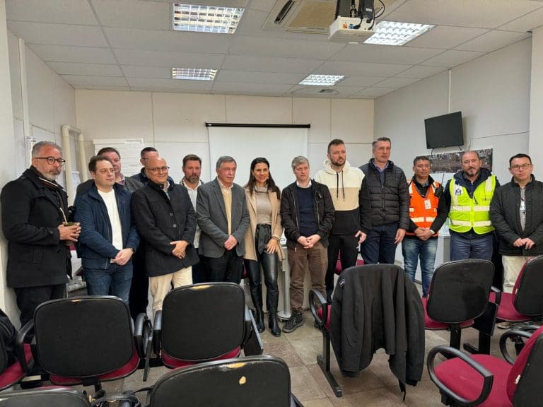 Autoridades e membros do trade turístico da Serra Gaúcha se reuniram no Aeroporto de Caxias do Sul para discutir melhorias necessárias para atender voos no RS - Foto: Divulgação