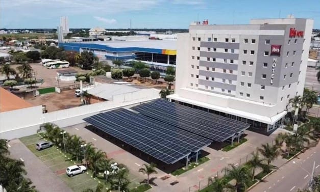 Painel fotovoltaico no Hotel ibis em Sinop no Mato Grosso - Foto: Divulgação