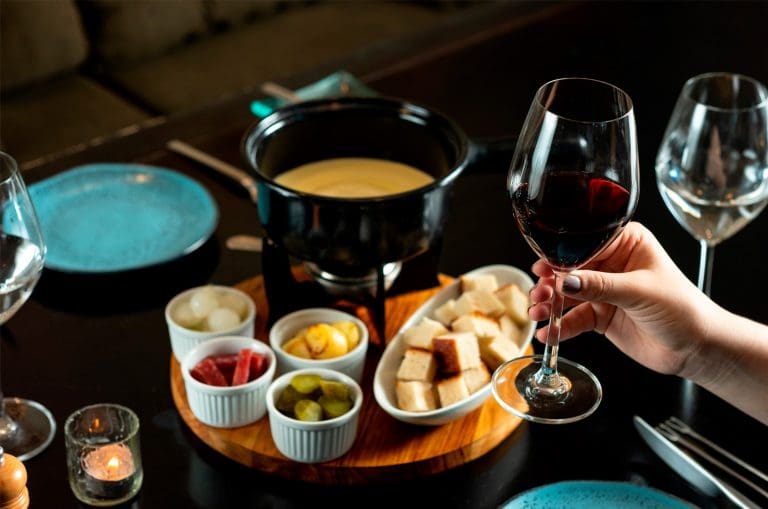 Hotel Jequitimar Guarujá anuncia “Noite da Fondue” de Inverno