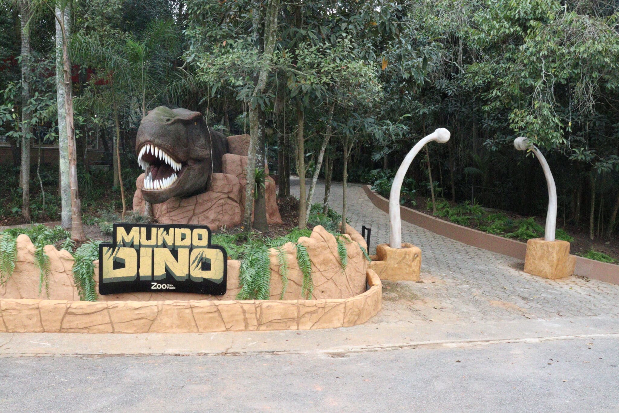 Entrada do Mundo Dino, no Zoológico de São Paulo (Foto: Divulgação)