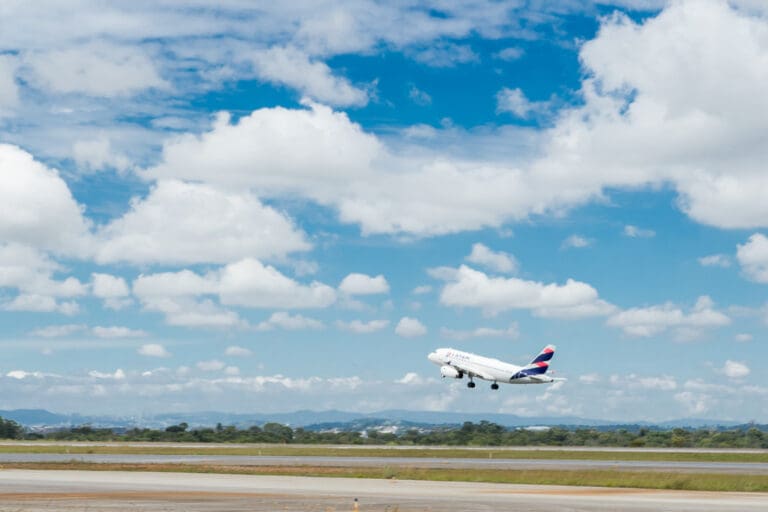 Avião no BH Airport